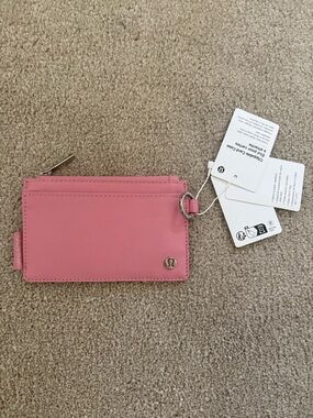 Lululemon Clippable card case NWT PKTD/SLVR